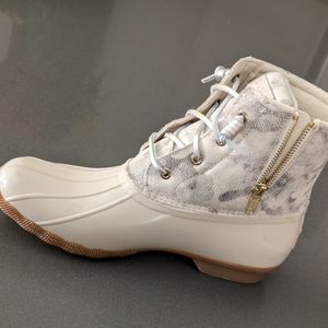 Sperry Duck Boots Sz 9 Off White Ivory Tie Up Side Zip EUC (worn once).